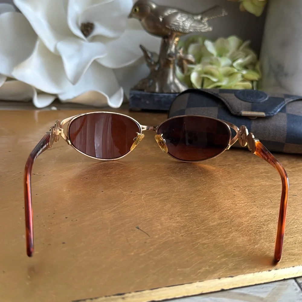Fendi Coin Logo Sunglasses with Case FS 156